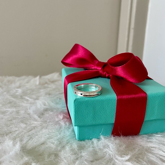 Tiffany and Co. 1837 Blue Sapphire Narrow Ring Size 6 - Picture 6 of 13